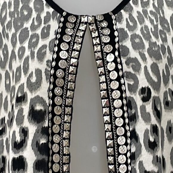 NWOT Berek 2 cardigan gray animal print with silver accents. Size S Small 4/6 - Picture 2 of 10